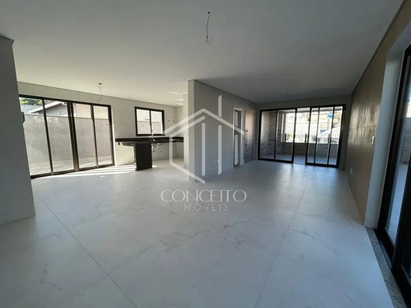 Foto de Área Privativa · 4 Quartos · 3 Vagas · Jaragua