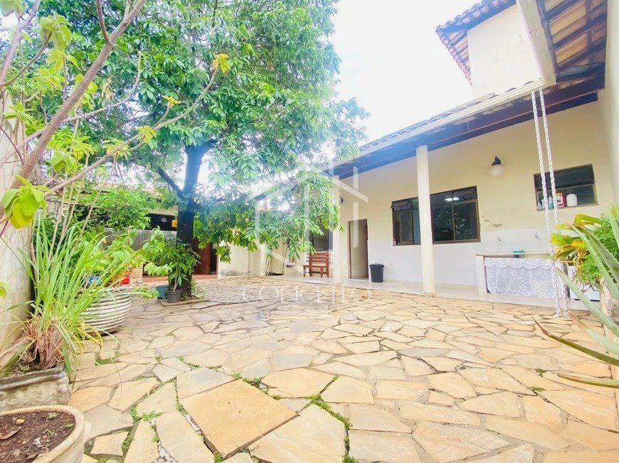 Foto 1 de 24 — Casa · 4 Quartos · 7 Vagas · Bairro Santa Amélia