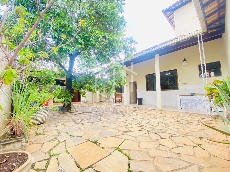 Foto de Casa · 4 Quartos · 7 Vagas · Bairro Santa Amélia