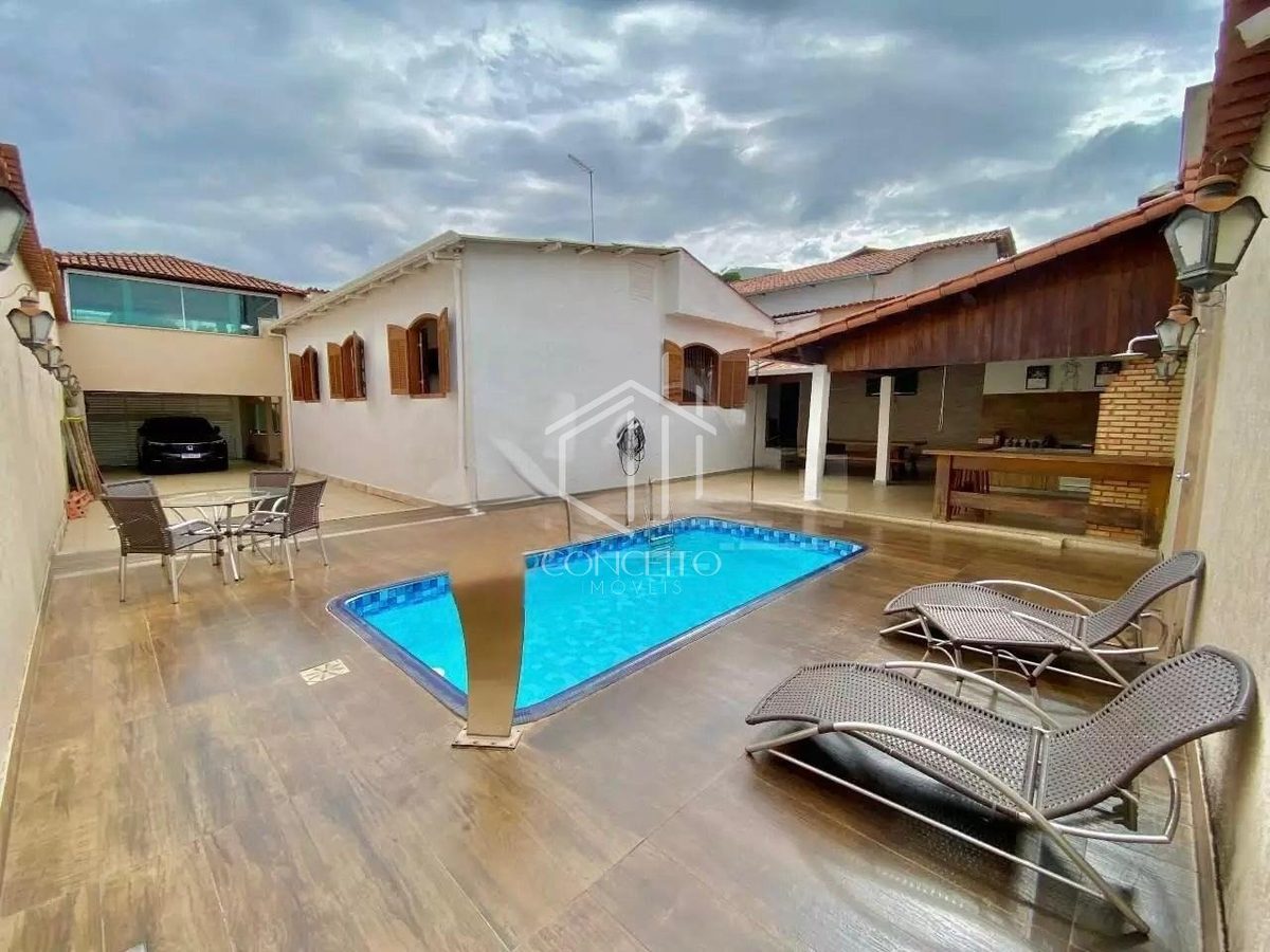Foto 1 de 27 — Casa Linear · 4 Quartos · 4 Vagas- Bairro Itapoã