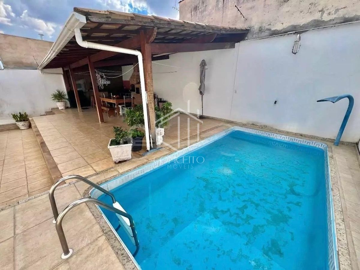 Foto 1 de 25 — Casa · 3 Quartos · 3 Vagas · Bairro Santa Amélia