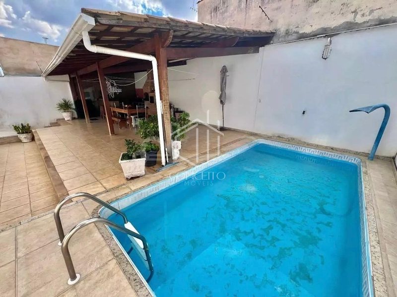 Foto de Casa · 3 Quartos · 3 Vagas · Bairro Santa Amélia