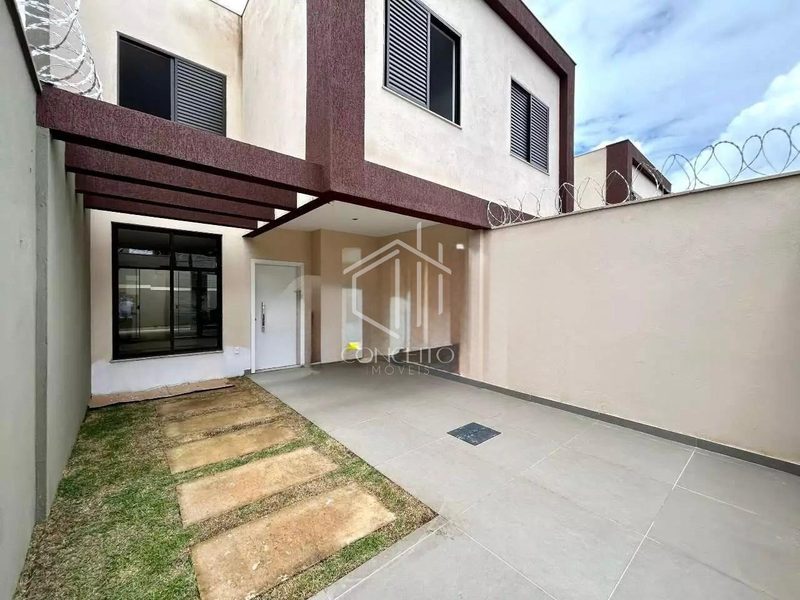 Foto de Casa Geminada · 3 Quartos · 2 Vagas · Santa Rosa