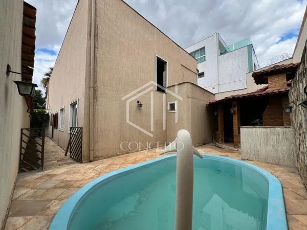 Foto 2 de 22 — Casa Linear · 4 Quartos · 3 Vagas · Dona Clara