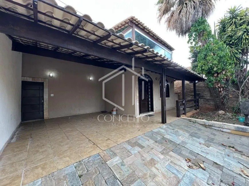 Foto 1 de 22 — Casa Linear · 4 Quartos · 3 Vagas · Dona Clara