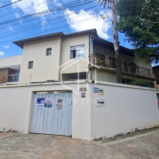 Foto 1 de 19 — CASA · 4 QUARTOS l 5 VAGAS · BAIRRO DONA CLARA