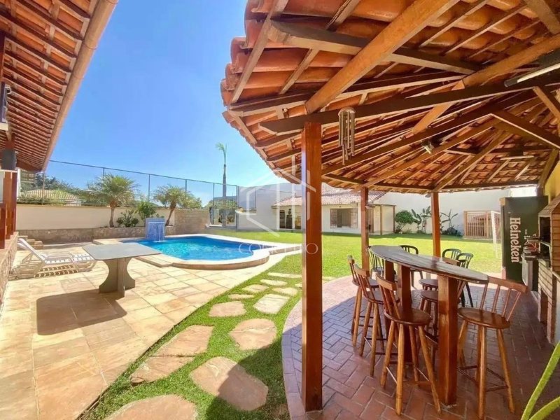 Foto de Casa · 4 Quartos · 10 Vagas · Bairro São Luiz