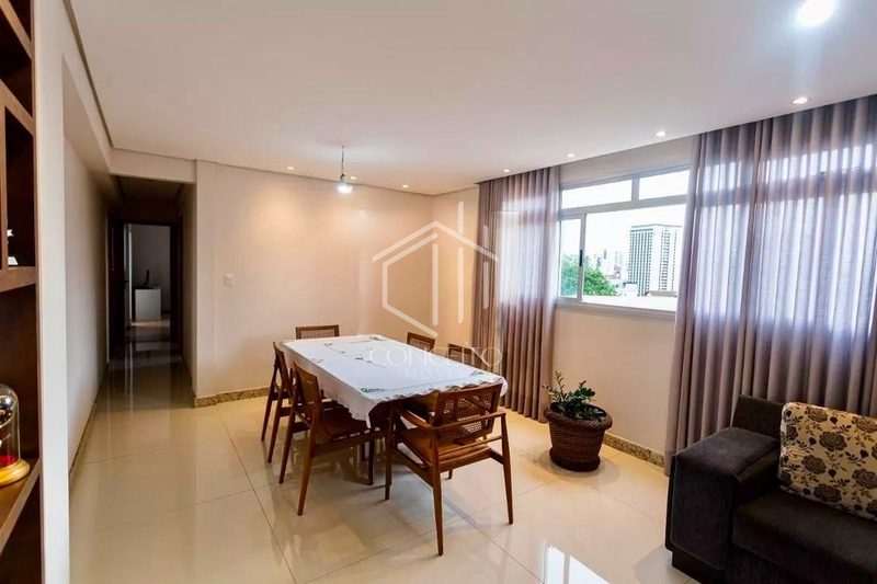 Foto de Apartamento · 04 Quartos · 01 Suítes · 03 Vagas
