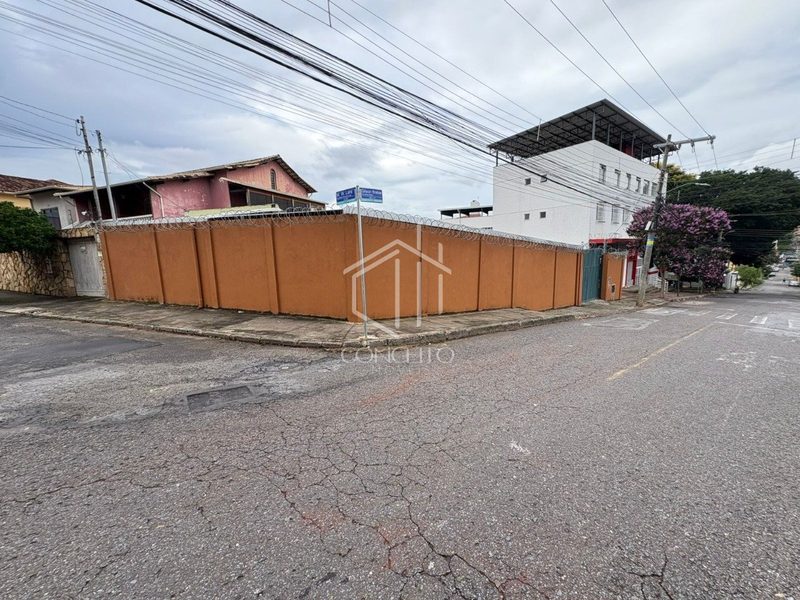Foto de GALPÃO l BAIRRO DONA CLARA- R$ 850.000,00