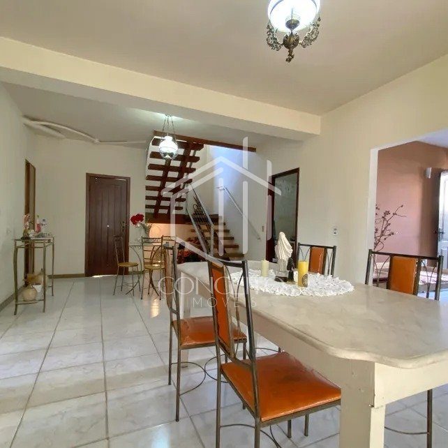 Foto de Casa · 5 Quartos · 8 Vagas · Palmares