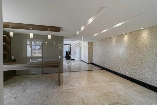 Foto 3 de 63 — CASA 650 m² · 05 QUARTOS · 02 SUÍTES · 04 VAGAS
