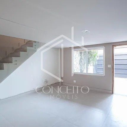 Foto de Casa Geminada 2 Quartos · 1 Vaga · Liberdade