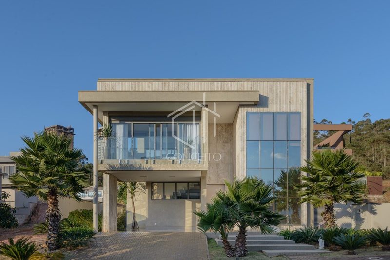 Foto de CASA ALTO PADRÃO · 420 m² · 4 SUÍTES · MOBILIADO