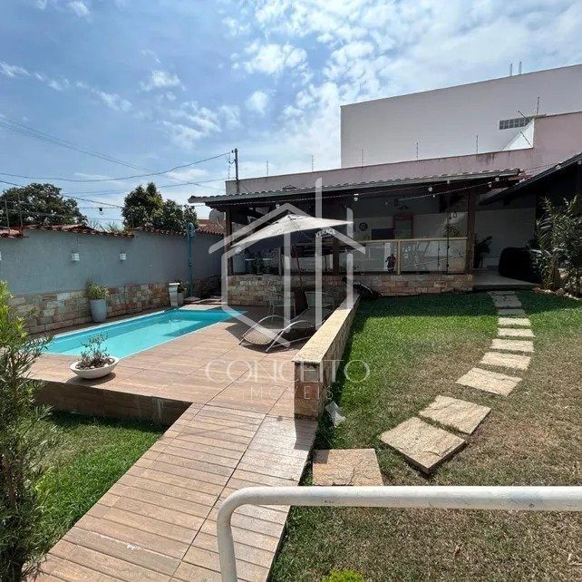 Foto de Casa · 4 Quartos · 3 Vagas · Bairro Indaia