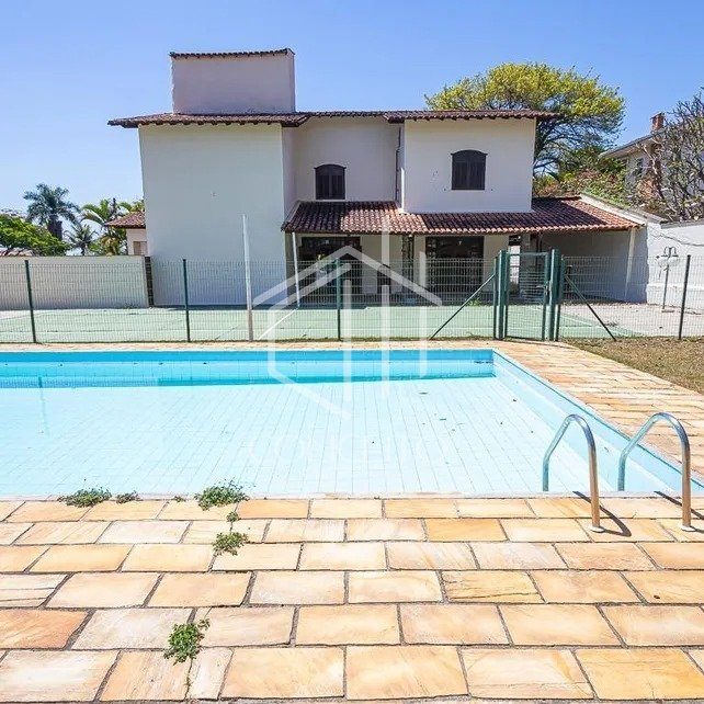 Foto 1 de 32 — Casa · 5 Quartos · 8 Vagas · Bairro São Luiz